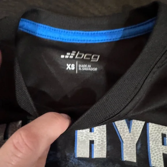 Boys Athletic Shirt Lot - Includes 6 total Size 5-5/6 - Picture 10 of 10